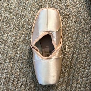 Freed of London Classic Pro H Pointe Shoes